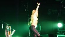 Shakira live
