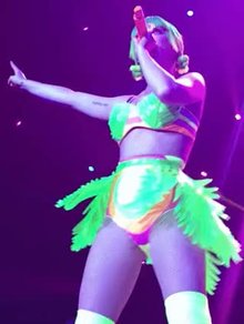 Katy Perry's tit jiggle - Prism Tour