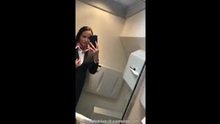 Flight attendant uses in-flight wifi to cam on the internet ✈️